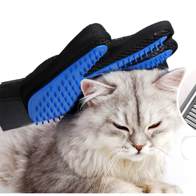 Silicone Pet Grooming Glove by PurrFlow™ – Gentle & Efficient Brush for Cats & Dogs, Ideal for Cleaning, Shedding, and Bathing.